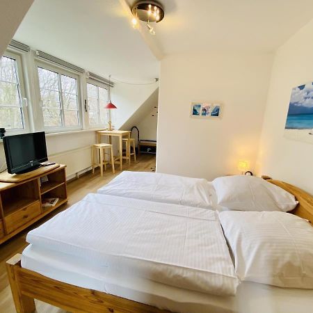 Meersalz, ca 100 m zum Strand Rostock Exterior foto